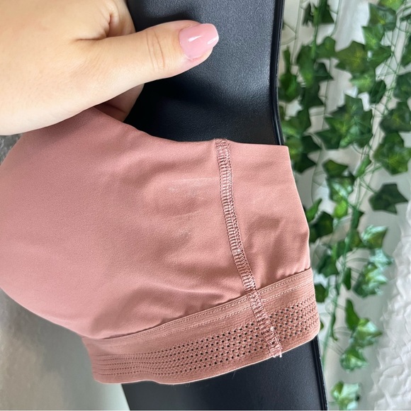 🌷Sports Bra - Criss Cross Back - Mauve color - Uniqlo Size S/M - Picture 5 of 9